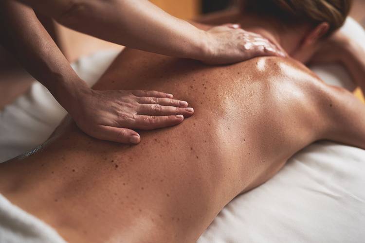 Massagen, die den Alltagsstress saft lösen